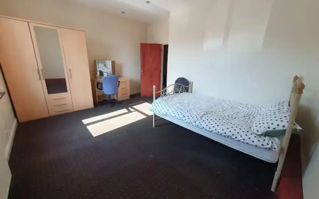 Bradford 2-bedroom Home - Sleeps 4 - Free Parking