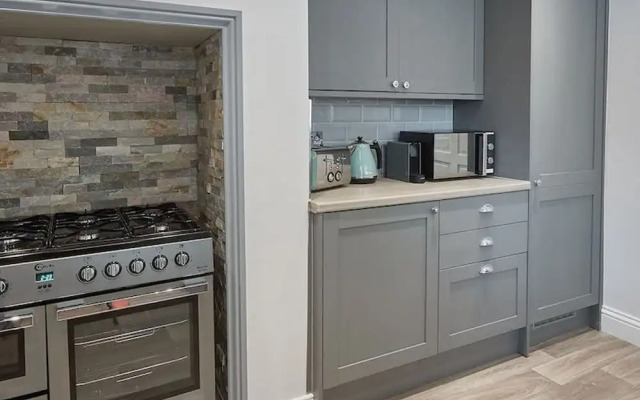 Host Stay Riftswood Ruby