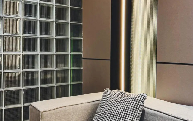 Tropical, Center District 1, HCMC