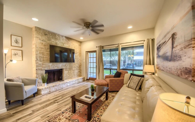 Delroy Curly Ray s Comal Condo