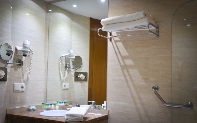 Отель Senator Parque Central