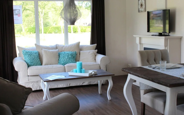 Comfortable Chalet Located in Green Achterhoek
