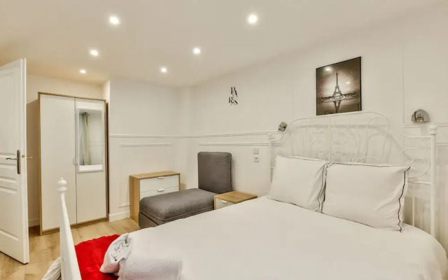 13 - Luxury Flat Eiffel Design 2