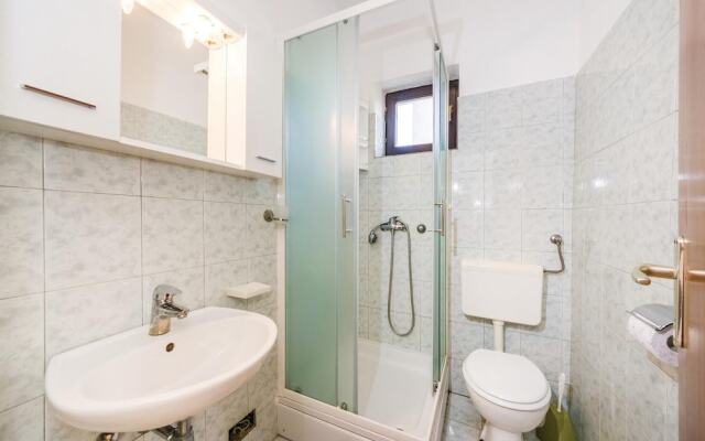 Stunning Home in Rovanjska With 5 Bedrooms, Wifi and Outdoor Swimming Pool