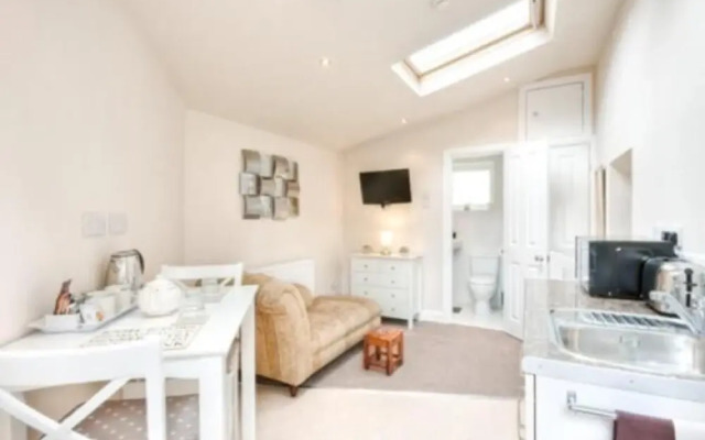 Brooklands Lodge - Bed & Breakfast
