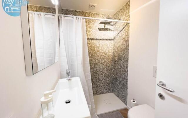 Basovizza 3 Alessandro Tirabora Short Rent