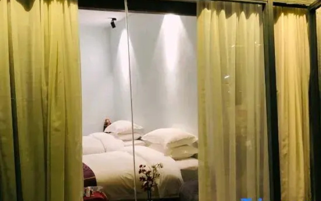 Yiya Holiday Inn