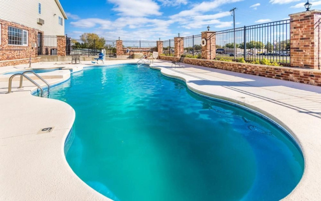 Wamego Inn And Suites