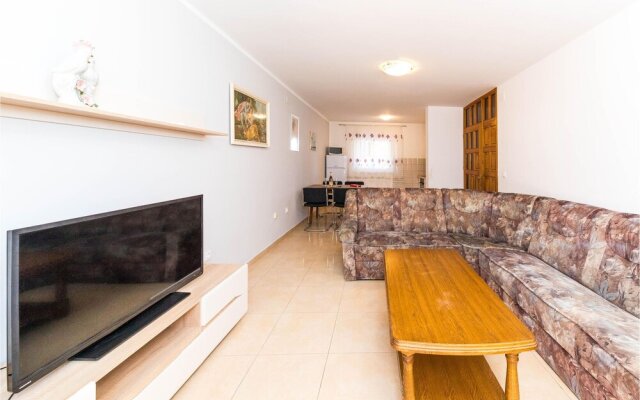 Amazing Home in Okrug Gornji With Wifi and 4 Bedrooms