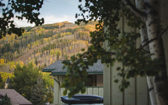 Quaint 2 Bedroom Minutes From Gondola