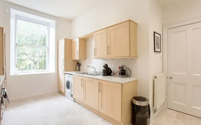 Perfect City Centre Location 50M From Princes St