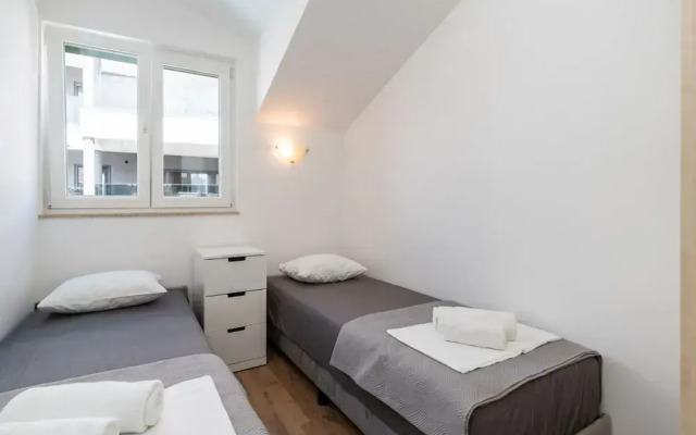Villa S