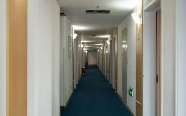 Huizhou Yanda Hotel (Ganghui Xintiandi)