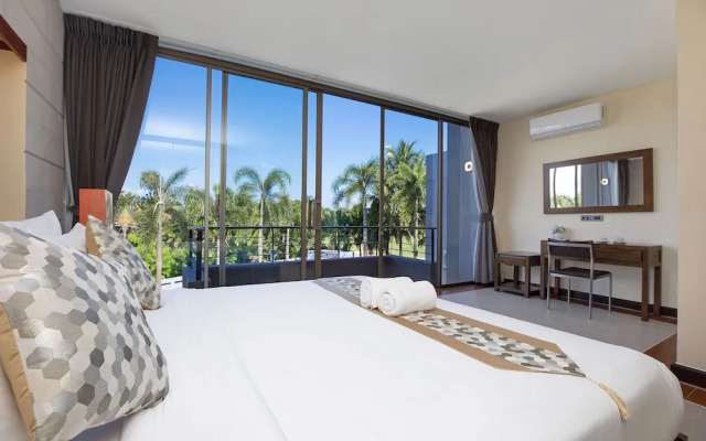 Designer 3BR Pool Access Villa Argent 8