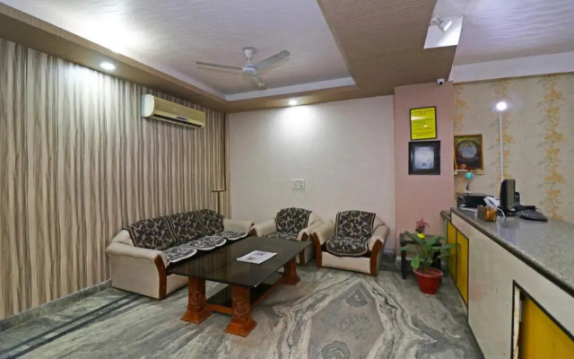 Oyo 18480 Embassy Suites