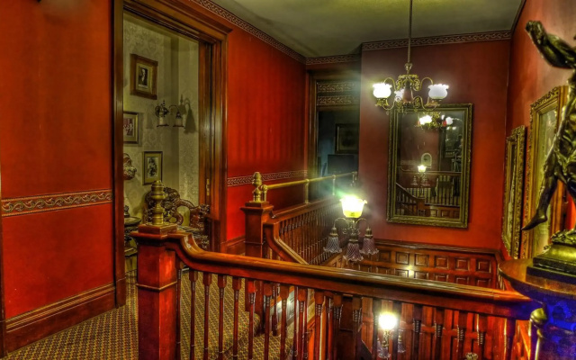 Redstone Inn And Suites