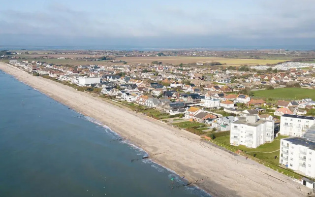 Two Bed Seafront Escape in East Wittering