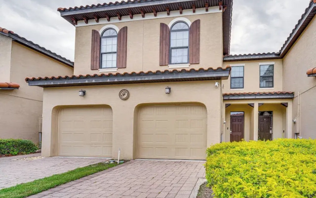 7 Mi to Disney: Davenport Townhome w/ Patio & Pool
