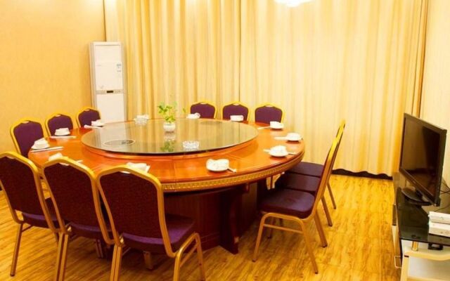Nanning Hawks Holiday Hotel