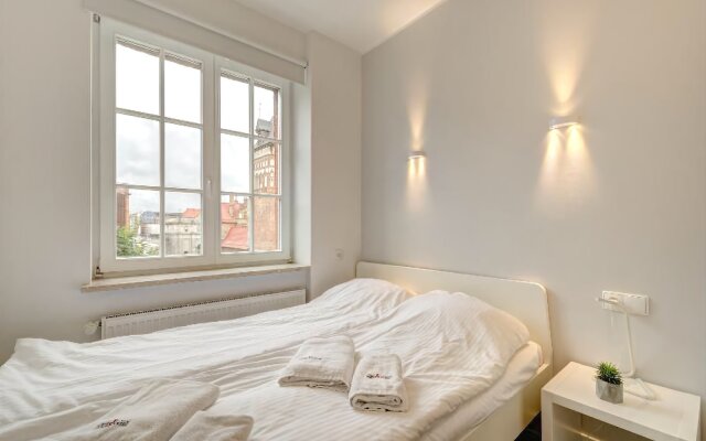 Dom & House Apartament Lawnicza