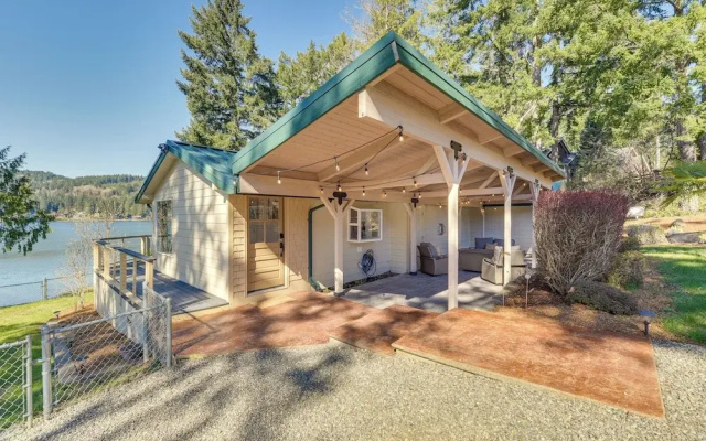 Waterfront Washington Getaway w/ Hot Tub & Deck!