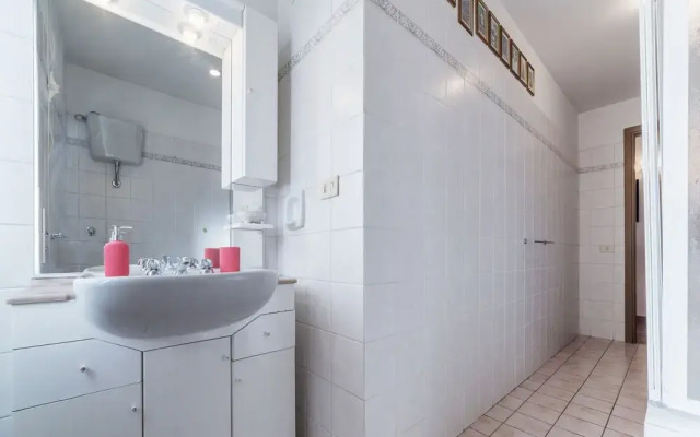 San Lorenzo Roomy Apartment