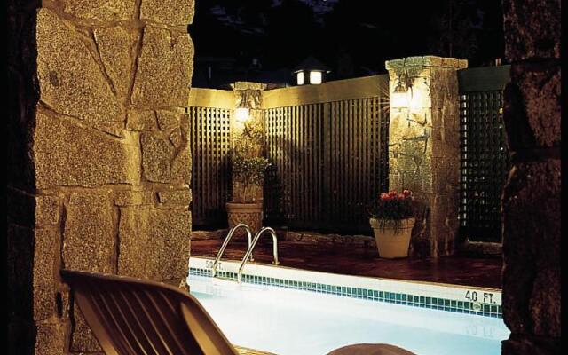 Pinnacle Hotel Whistler Village