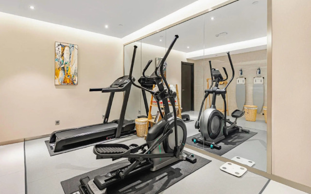 Orange Hotel (Yancheng Municipal Government Baolong Square)