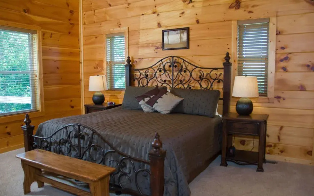 PARADISE FOUND - 3 Br Cabin