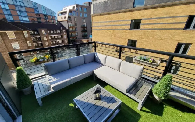 Bright 2 Bedroom Flat in Lambeth With Balcony