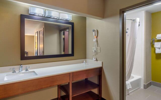 Comfort Inn & Suites Perry National Fairgrounds Area