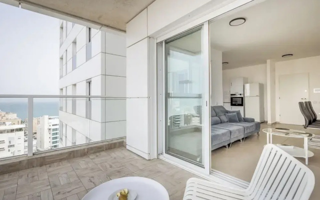 Seaside High-Rise Apt by Sea N' Rent