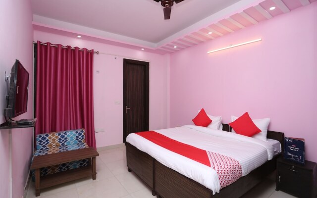 OYO 28172 Hotel Golden Palace