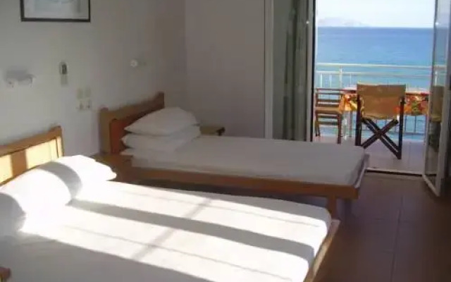 Rosa's ·Beach Studios·