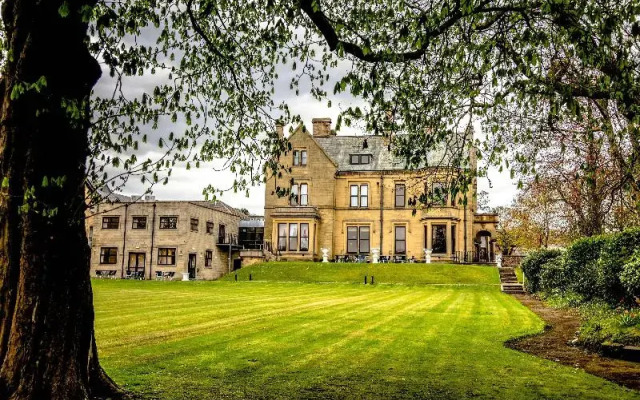 The Oaks Hotel