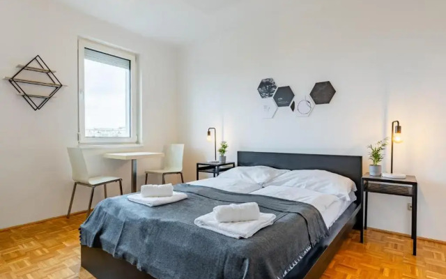 New with a View - Modern Studio