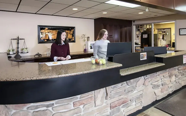 Dunvegan Inn and Suites