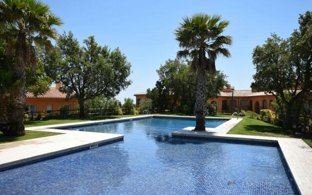 Comfortable apartment in Castell d'Aro with terrace