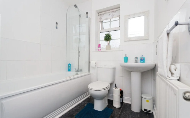 Leeds Townhouse Apartments 7 Beds in 4 Bedrooms