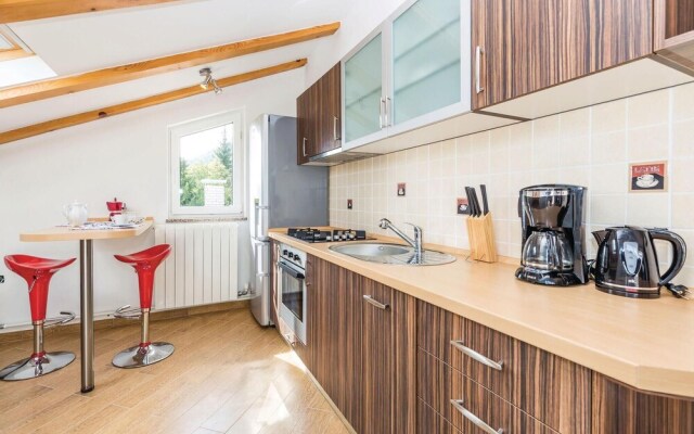 Stunning Home in Icici With Wifi and 2 Bedrooms
