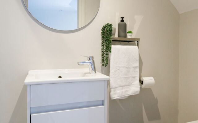 Luxury Penthouse Super King Bed 5 min to Beach