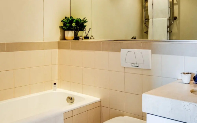 Escape to Exquisite Ellesmere 401