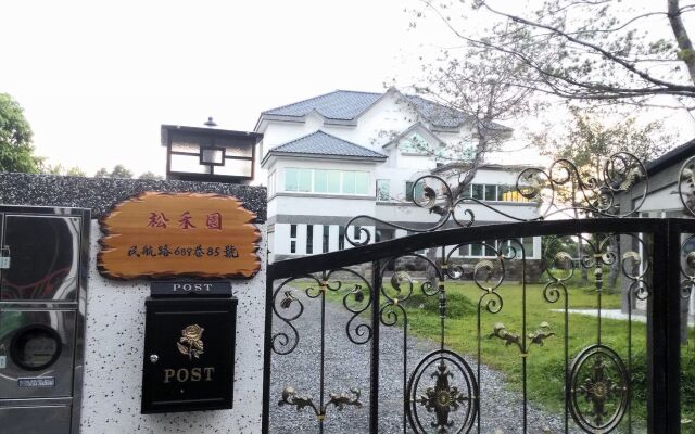 White Pine Village