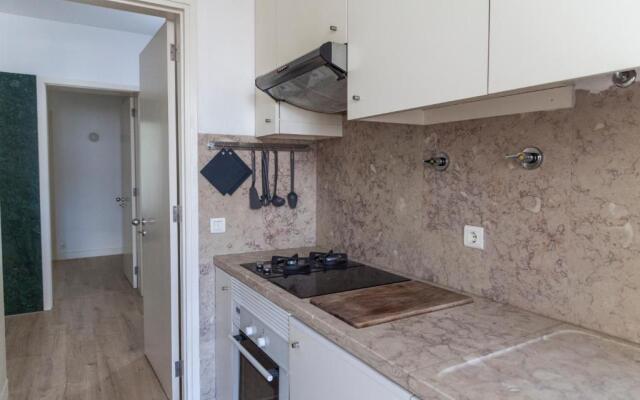 Classy 2BDR Apartment in Downtown by LovelyStay