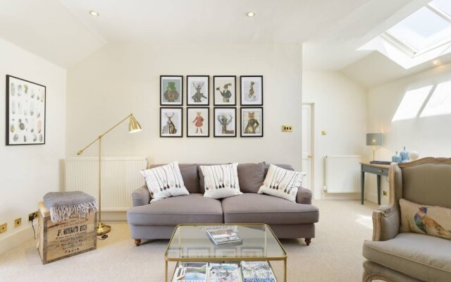 Picturesque Mews House on Cosy Cobbled Street