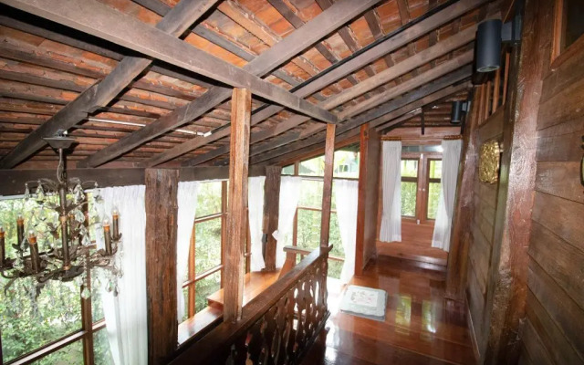 Royal Train Garden Resort By Zuzu