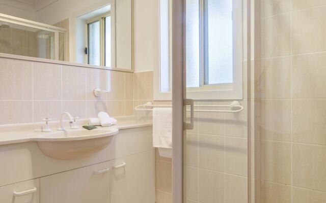 Caribou 3 - Modern & spacious with views over Lake Jindabyne