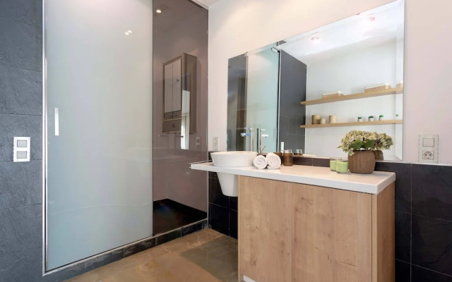 Luxury Apartment in City Center. Puerta Real II