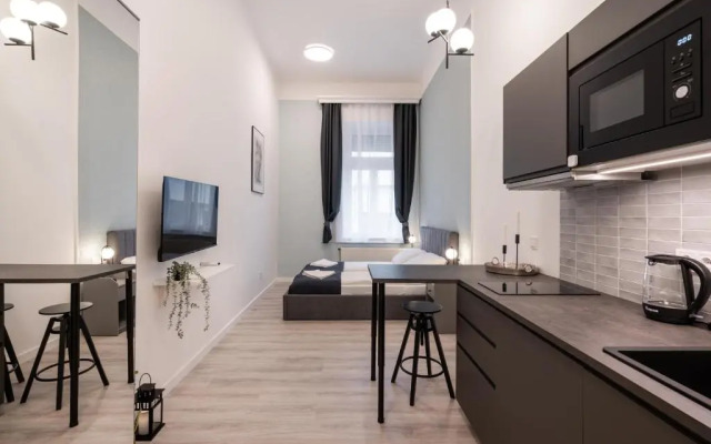 R38 - Artists luxury home