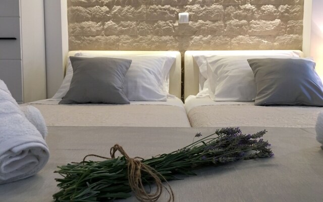 Central Split Apartments And Rooms Paese